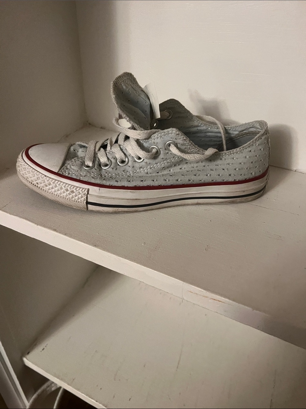 Converse All Star Women’s Size 7 Light Gray Low Top Canvas Sneakers